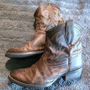 Ariat Distressed Leather Ankle Boots (Size 7B)